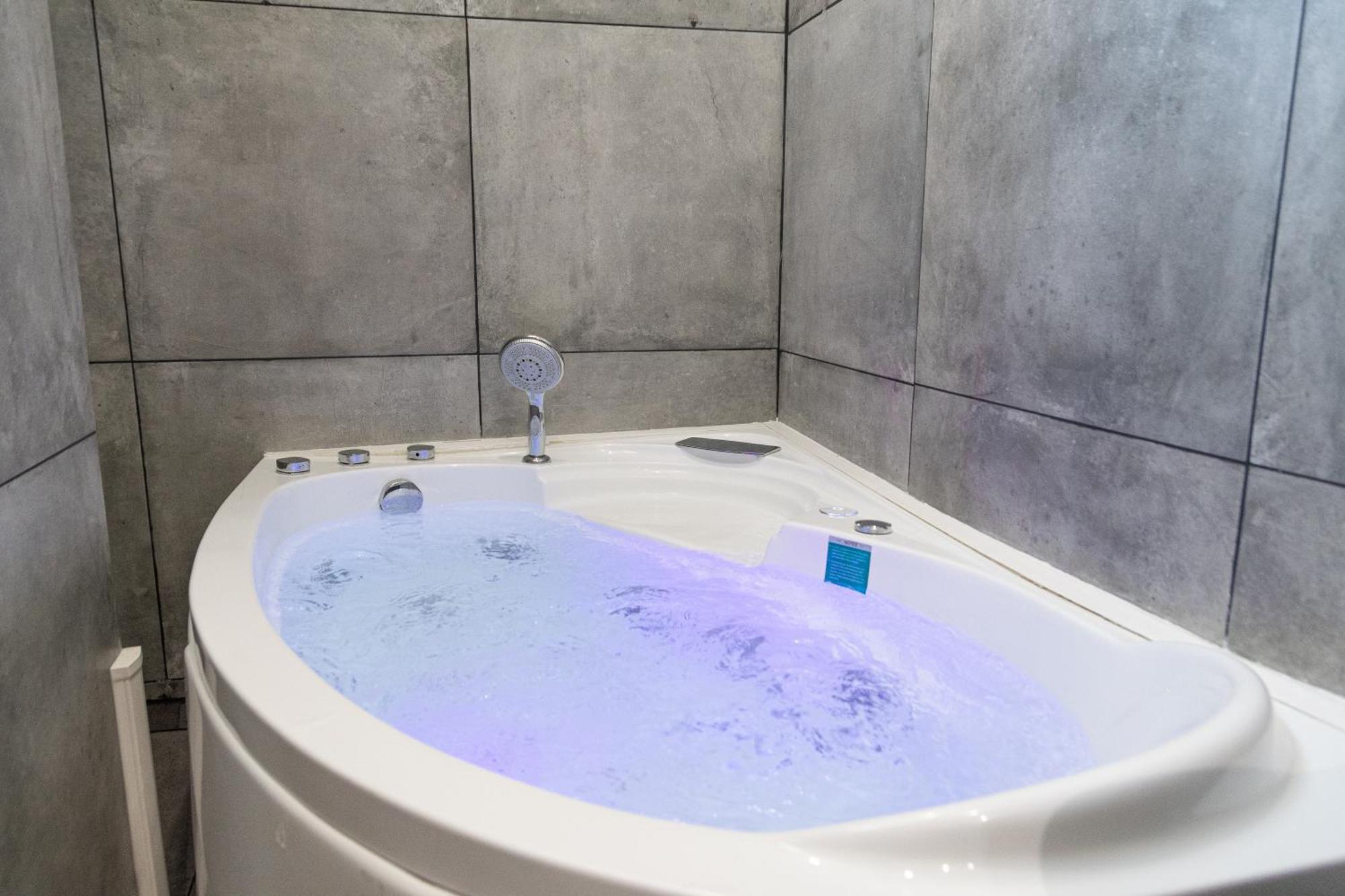 Lavie Maison Eiffel Ac Hot Tub Paryż Zewnętrze zdjęcie