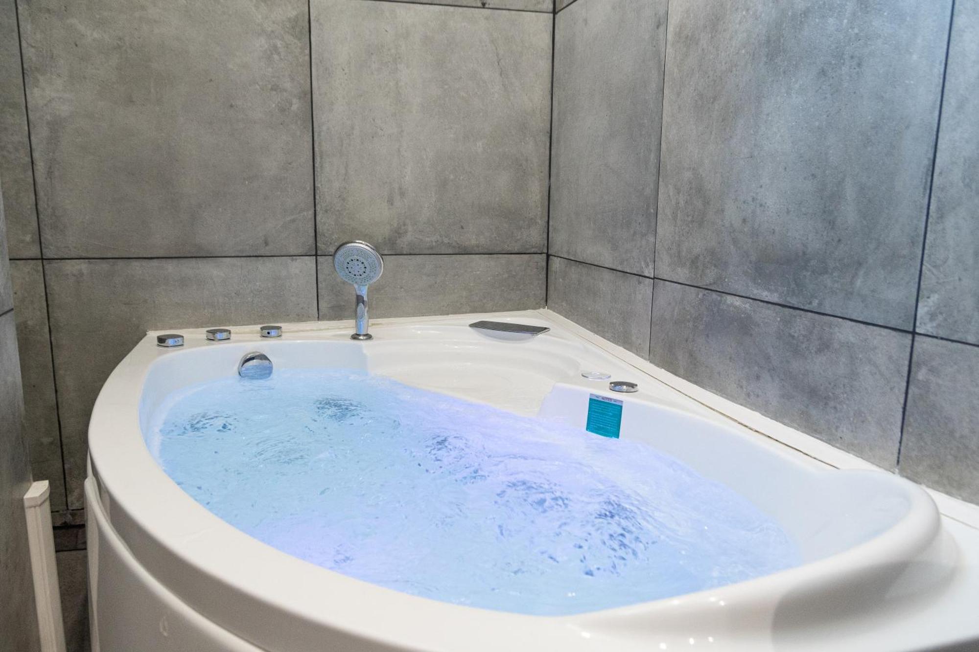 Lavie Maison Eiffel Ac Hot Tub Paryż Zewnętrze zdjęcie